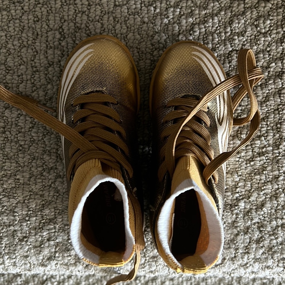 DreamPairs cleats